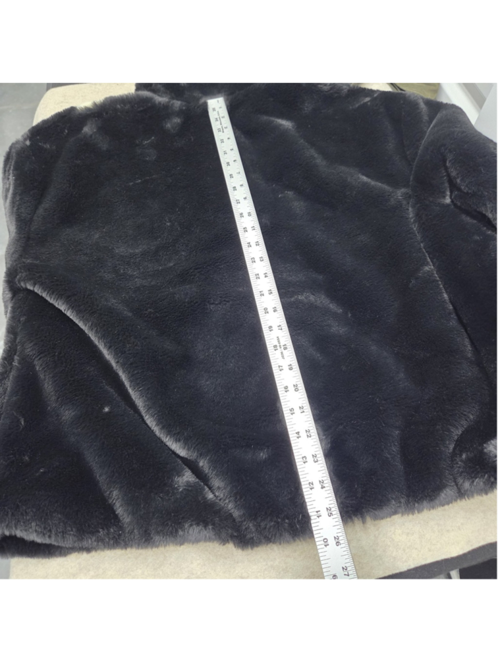 Nike Women's L Faux Fur Swoosh Black Fossil Zip Jacket Coat Hypebae Streetwear - Picture 9 of 9
